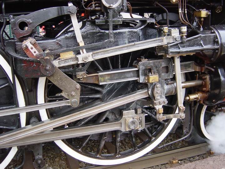 Een prachtig drijfwerk van een franse 241 loc.